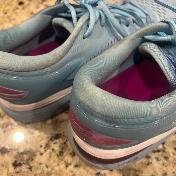 ASICS Gel Kayano 25 - Picture 10 of 11